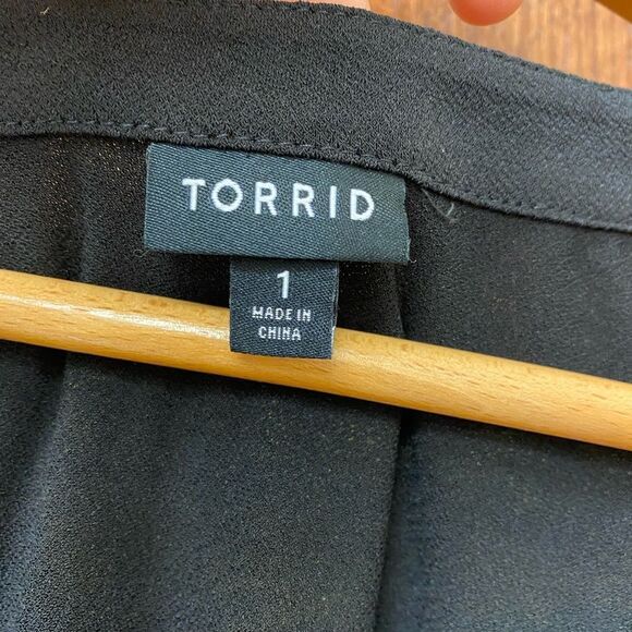 Torrid black‎ STUDIO KNIT LACE SLEEVE TOP - Picture 5 of 8